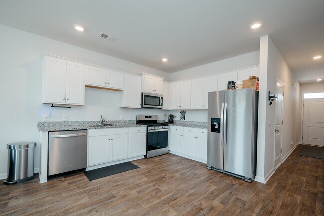 Building Photo - One-Level Living in Ladson