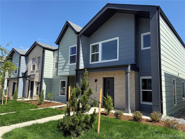 Building Photo - 1352 Akron St