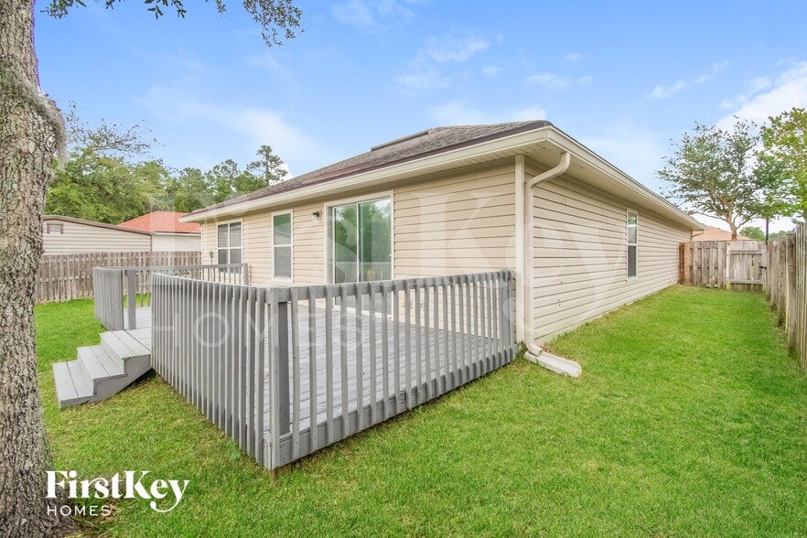 Building Photo - 6869 Southern Oaks Dr W