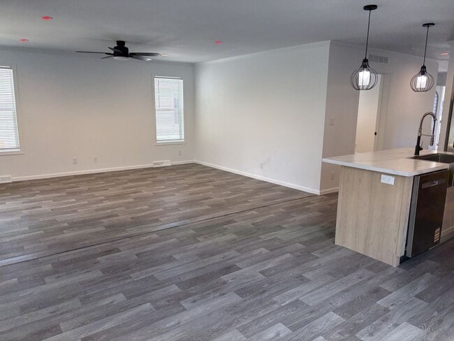 Building Photo - 13945 Bunratty Ave