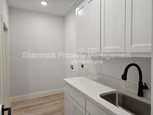 Building Photo - 9904 Ridings Dr