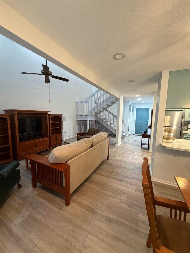 Building Photo - 307 Crestview