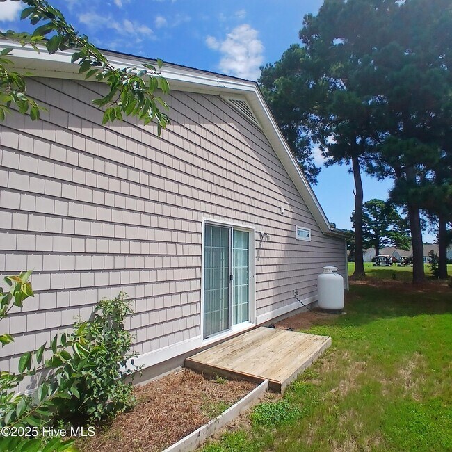 Building Photo - 4999 Glen Cove Dr SE