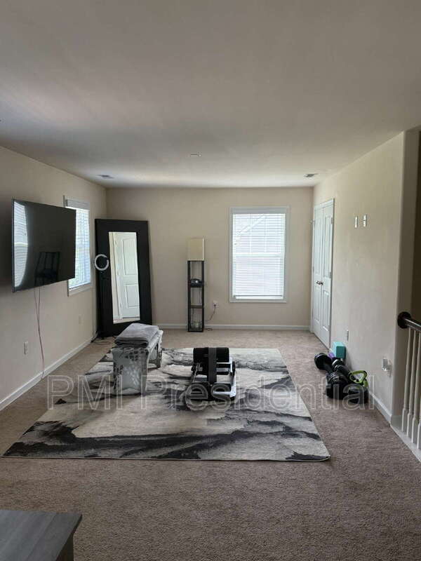 Building Photo - 7044 Hepworth Dr