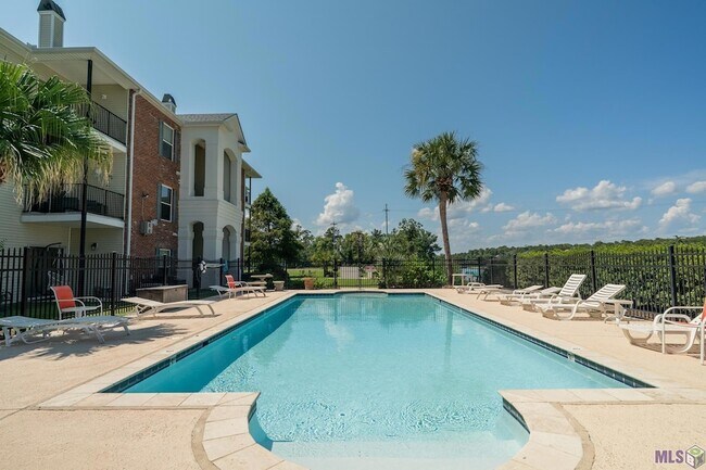 Building Photo - 12386 River Highlands Dr