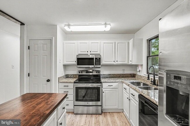 Building Photo - 78 Woodmount Dr