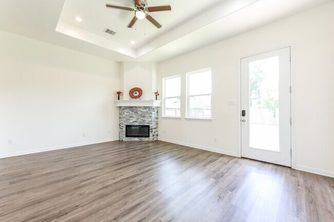 Building Photo - 427 Vane Way