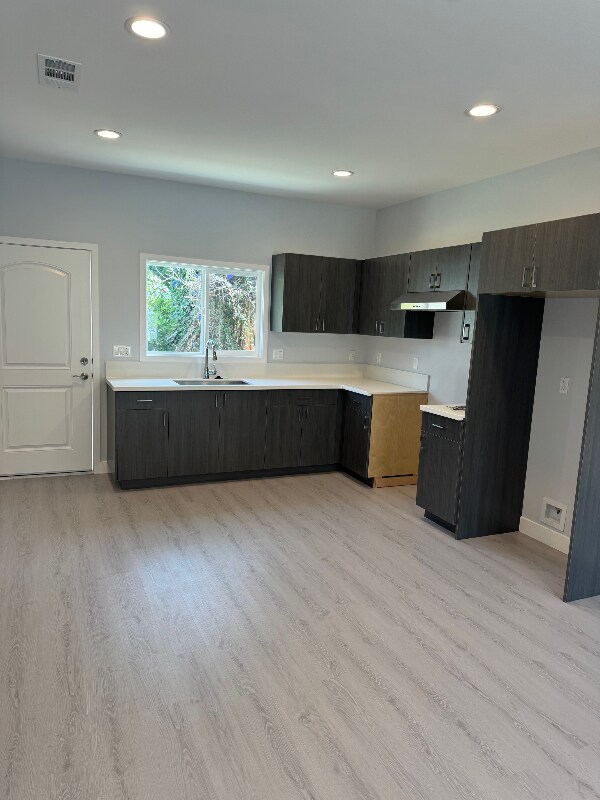 Building Photo - 282 E 2nd St