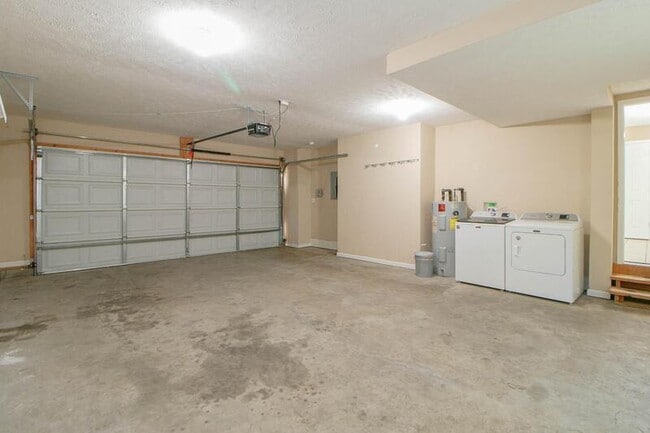 Building Photo - 1449 Mutual Dr