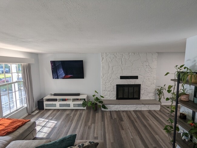 Building Photo - 2560 SW Belle Ave