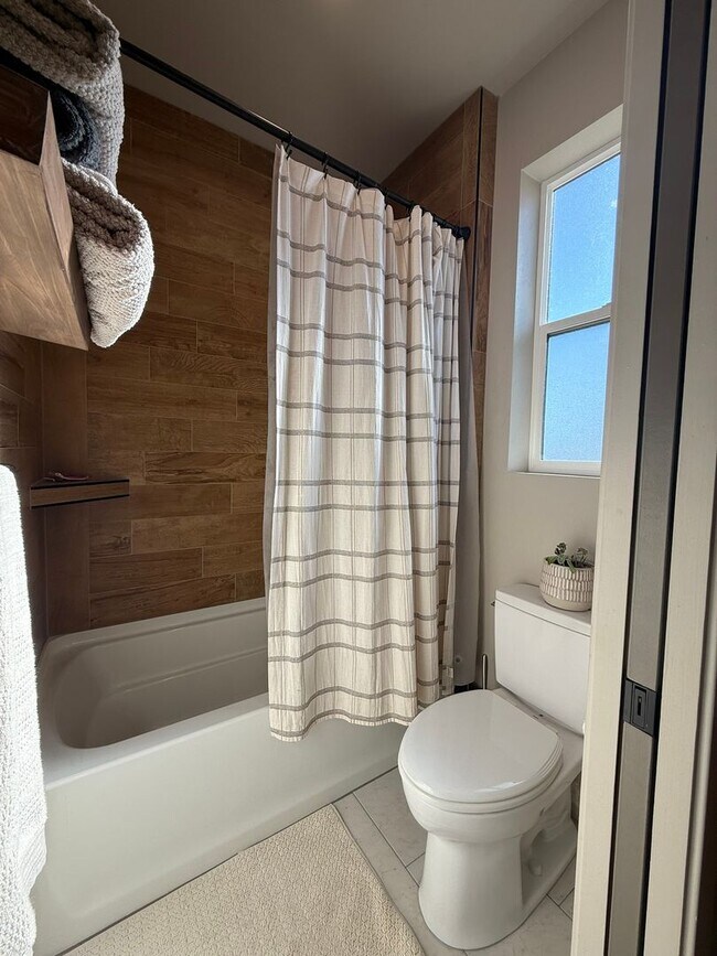 Building Photo - Your Private Oasis Awaits: Spacious 4BR Home with Premium Amenities