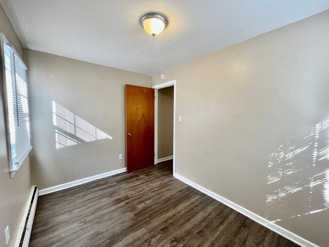 Building Photo - 818 S Park Dr