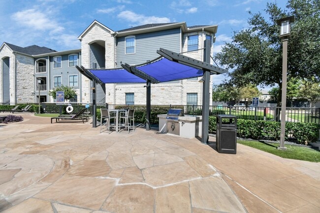 Building Photo - 6777 Sommerall Dr