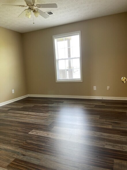 Building Photo - 106 Aiden Ct