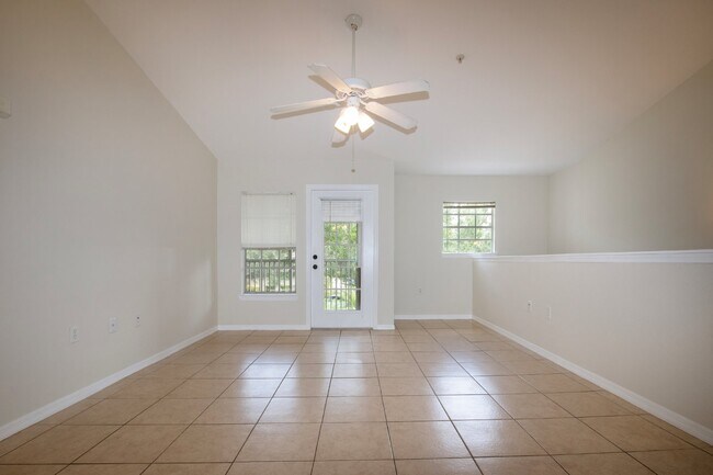 Building Photo - 2 Bedroom Condo W/ Garage in Lakewood Ranch