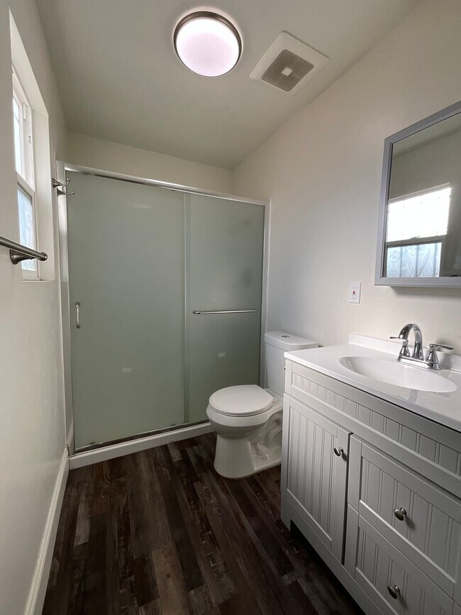 Building Photo - 3074 E Terrace Ave