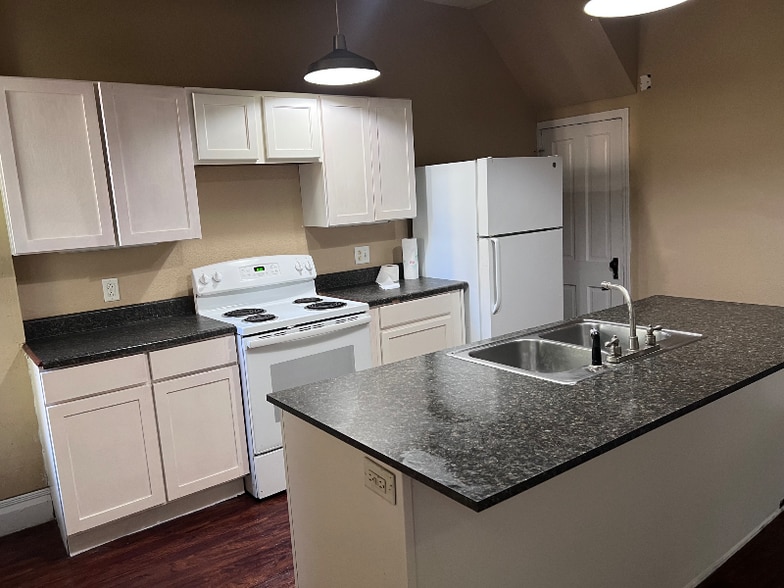 Building Photo - 1419 Penn St