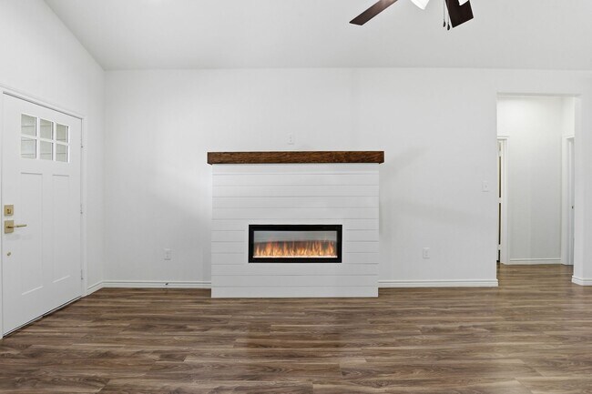 Building Photo - 5718 Barkridge Dr