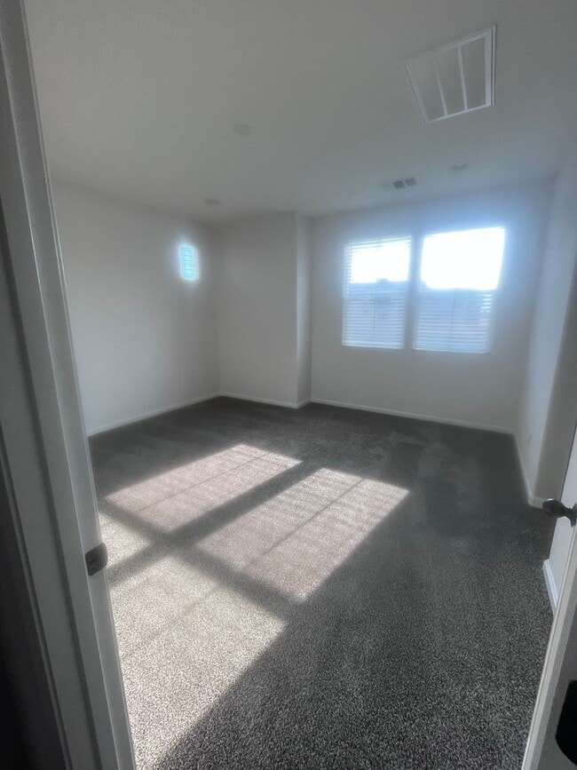 Building Photo - Riverbank!