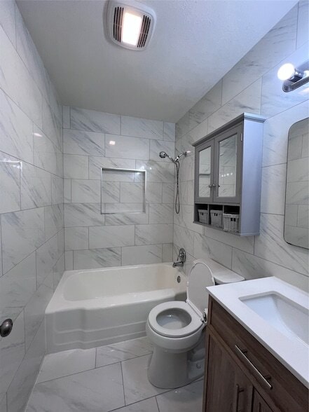 Building Photo - 207 Merritt St