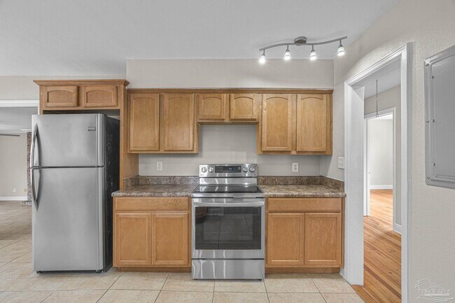 Building Photo - 830 W Moreno St