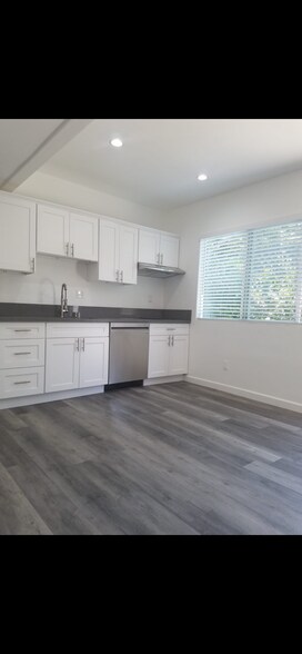 Living room. - 1102 Centinela Ave