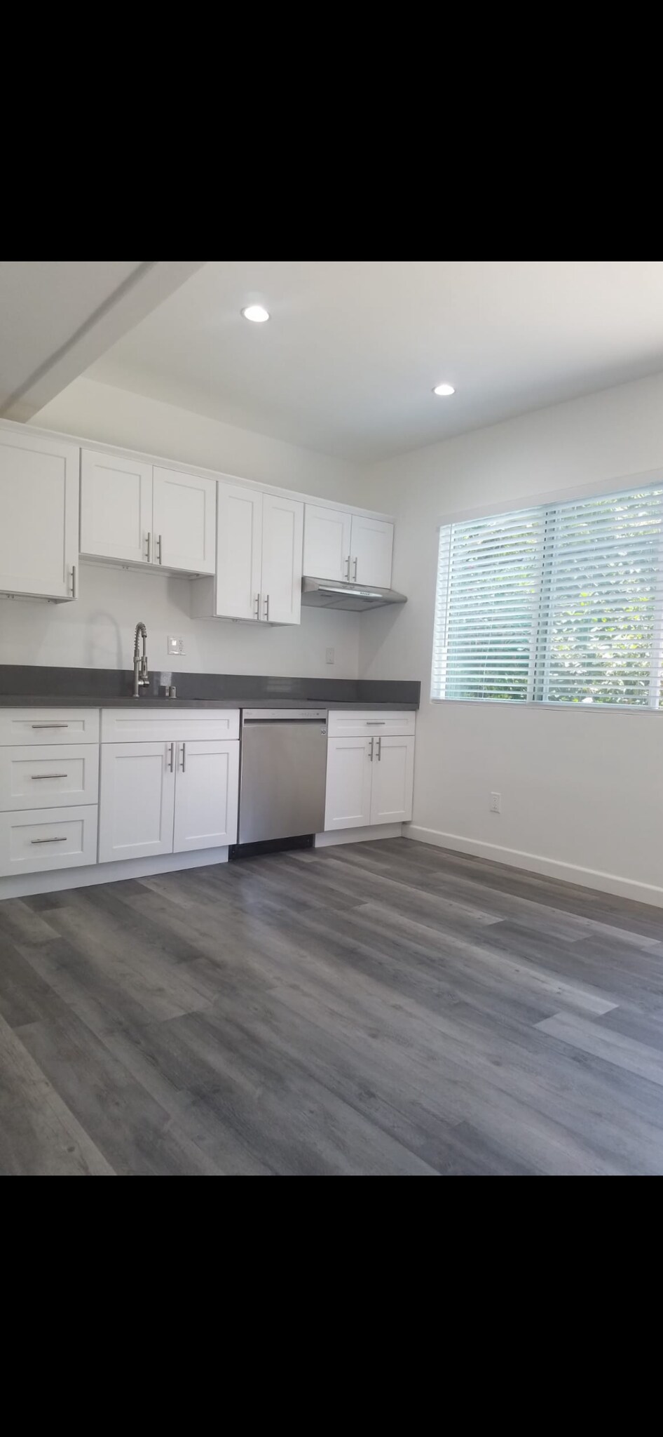 Living room. - 1102 Centinela Ave