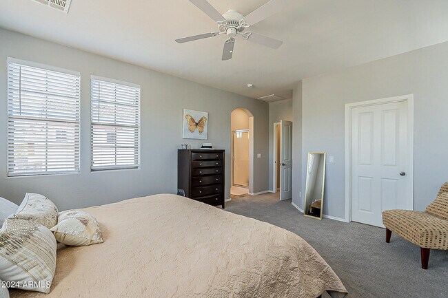 Building Photo - 21124 W Prospector Way
