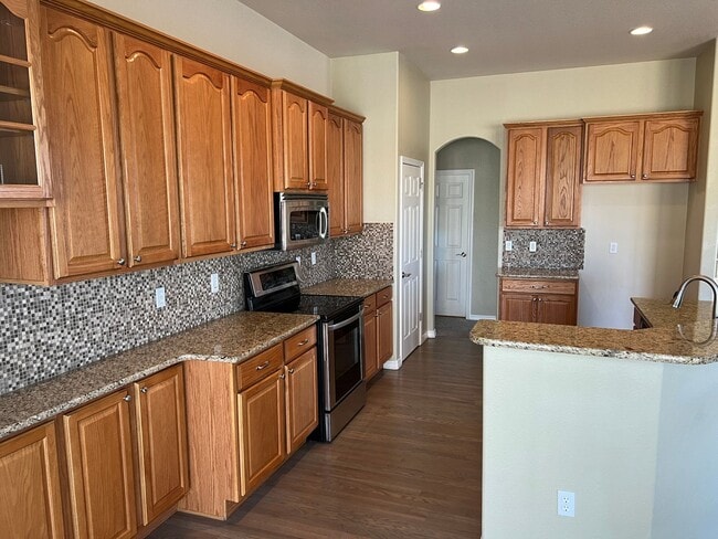 Building Photo - Pine Creek 5bd Home on Corner Lot 6 month ...