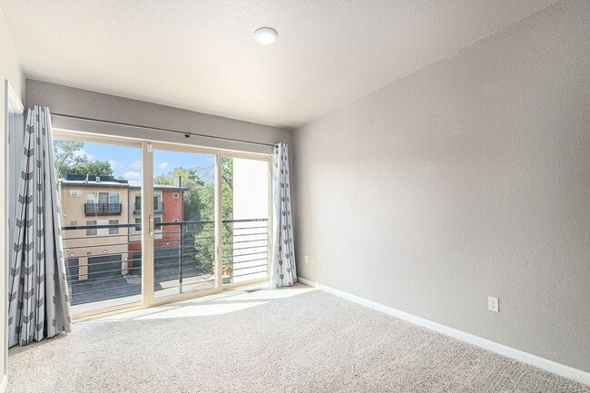 Building Photo - Creekside Townhome with Balconies on Every...