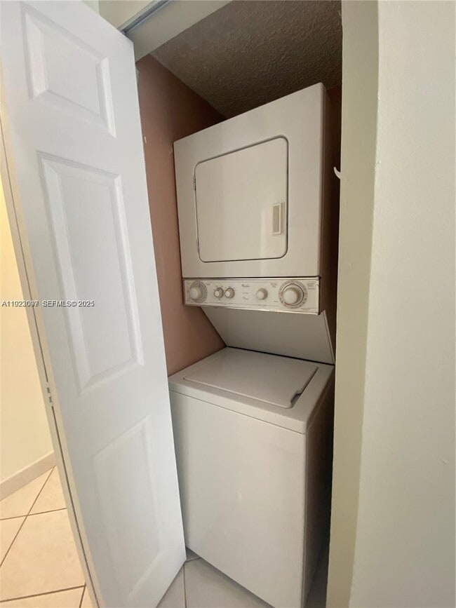 Building Photo - 6061 Collins Ave