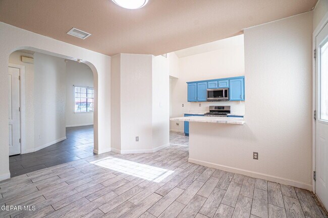 Building Photo - 7041 Falling Leaf Cir