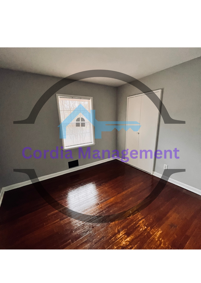 Building Photo - Lovely 3 bedroom 2 Bath with Garden Green Kitchen