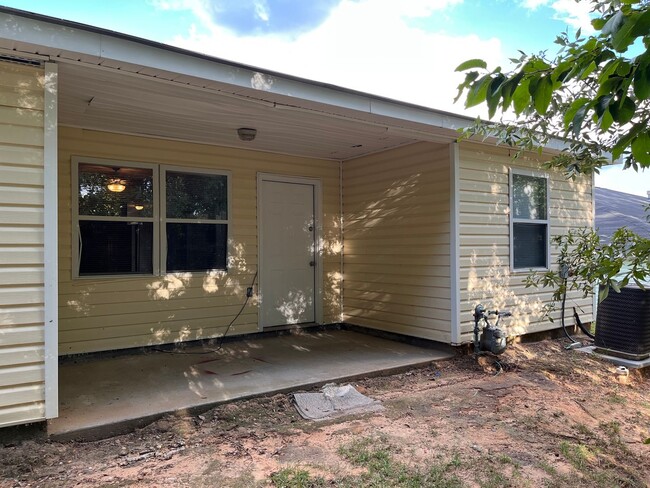 Building Photo - CLOSE TO UNIVERSITY