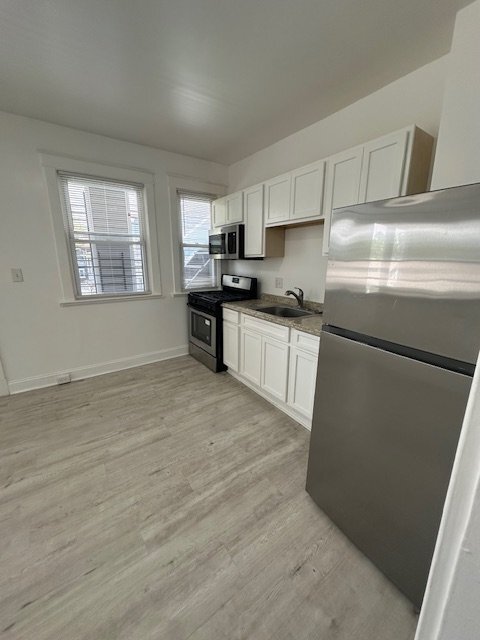 Building Photo - 2700 Roslyn Ave