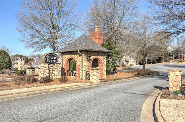 Building Photo - 8710 Gilmer Fort