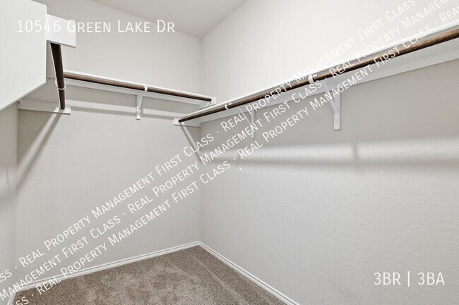 Building Photo - 10546 Grn Lk Dr