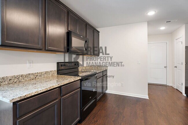 Building Photo - 317 Sportsman Dr