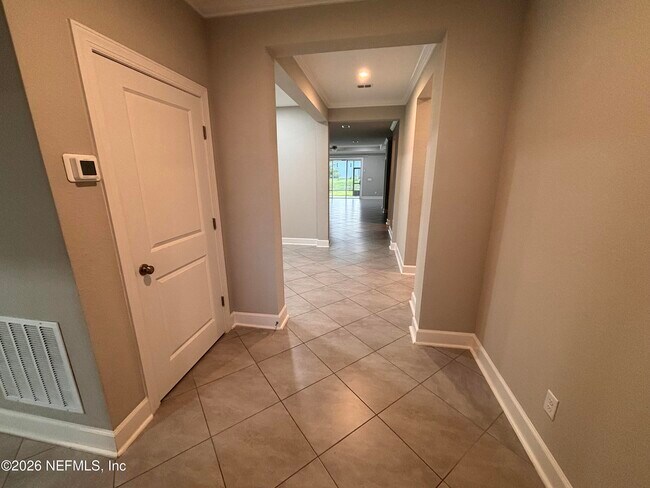 Building Photo - 212 Willow Crk Ct