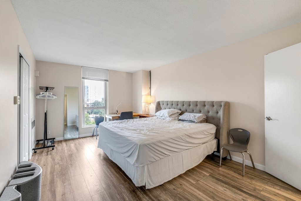 Building Photo - 99 Pond Ave