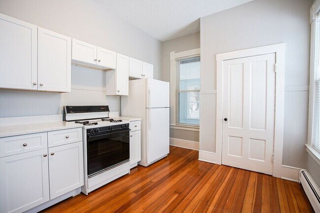 Building Photo - 21 Day Ave