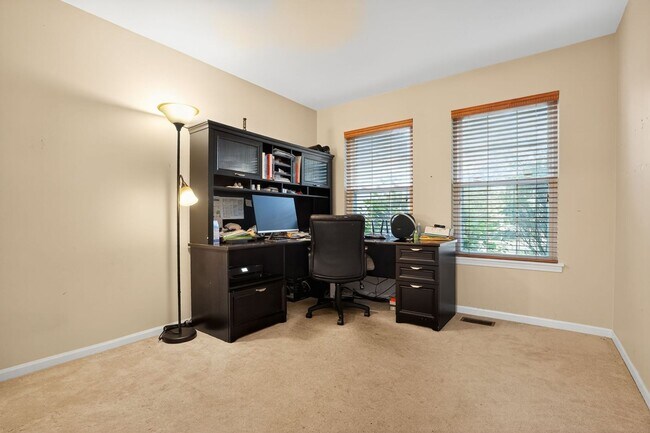 Building Photo - Spacious 4BR House in Oswego