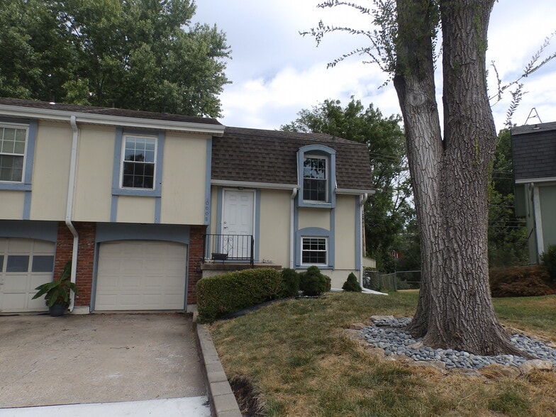 front elevation - 10008 W 95th St