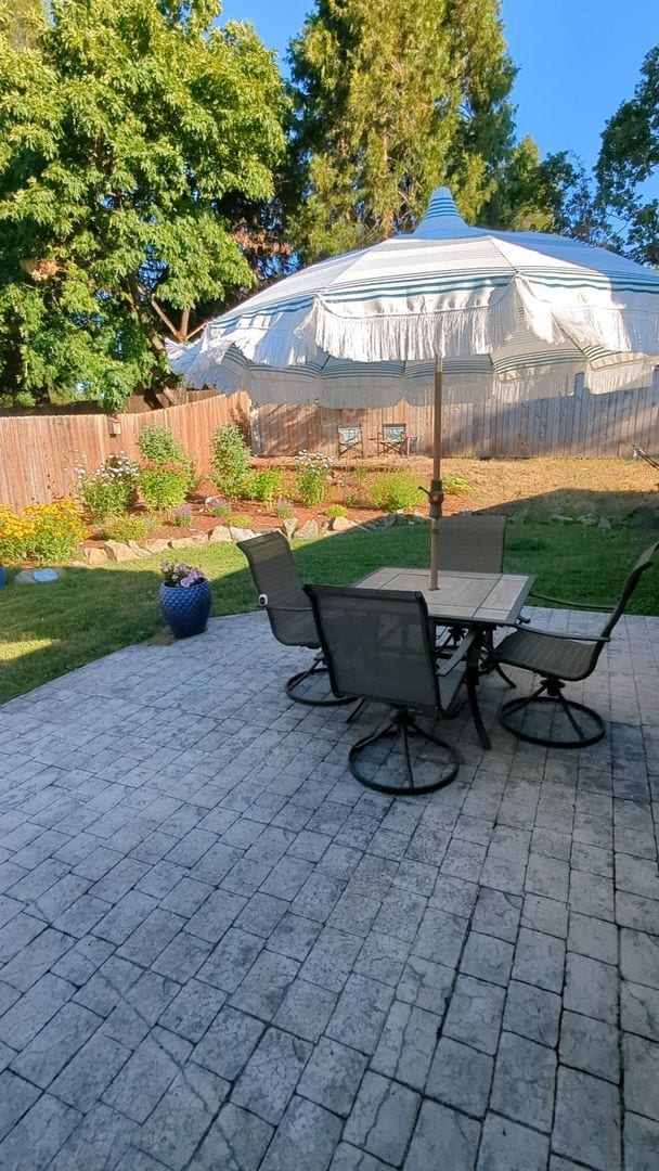 Building Photo - Unfurnished Light-Filled, Beautifully Updated 3-Bedroom Home in Jacksonville