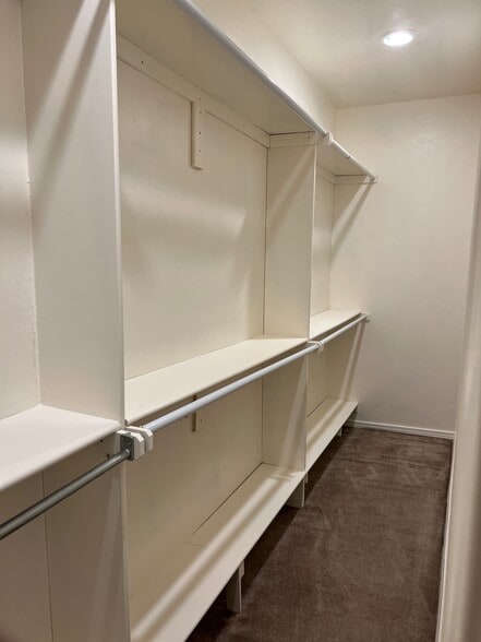 Building Photo - 11013 N Brauer Ave