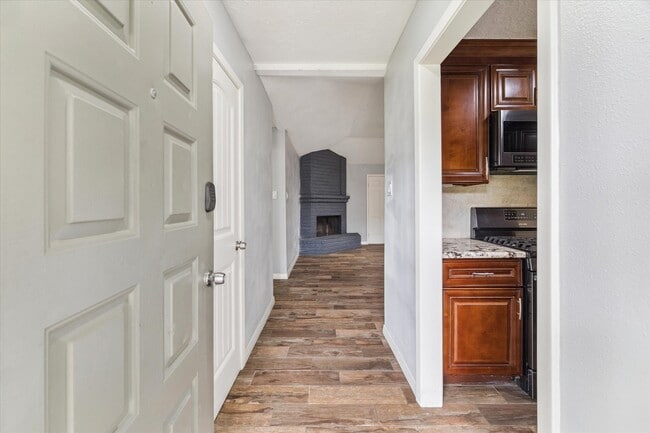 Building Photo - 2622 Strait Ln