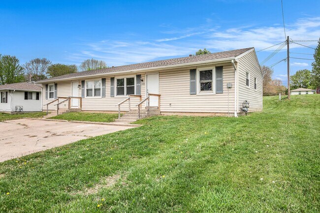 Building Photo - Beautiful 2BR/1BA Duplex in Independence!