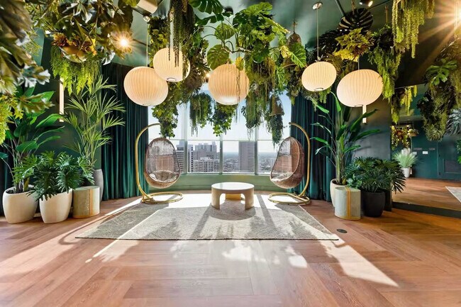 Building Photo - 501 NE 1st Ave