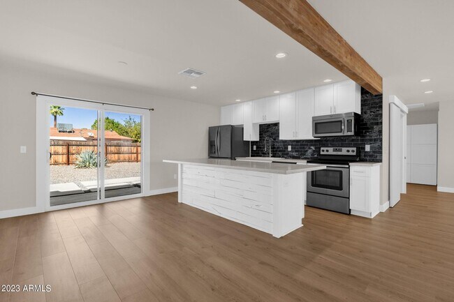 Building Photo - 7408 E Beatrice St