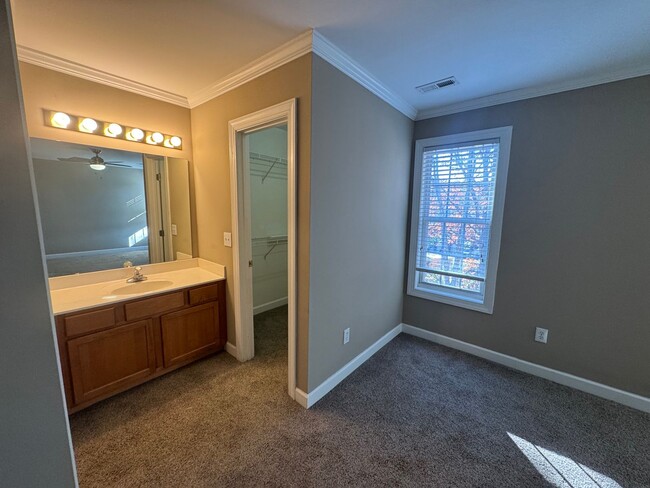 Building Photo - *Move In Special* 2 Bed | 2.5 Bath Raleigh...